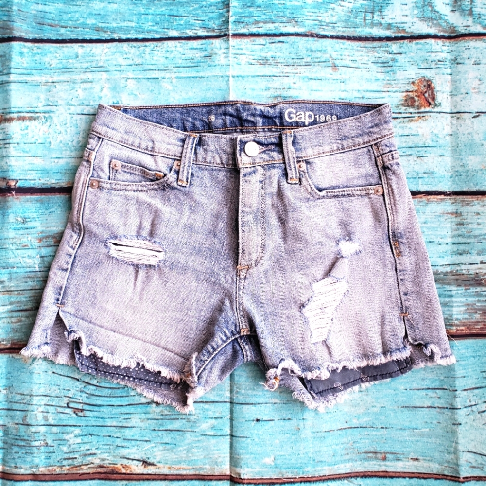 🌺 4/$20 Gap distressed cutoff denim shorts size 25